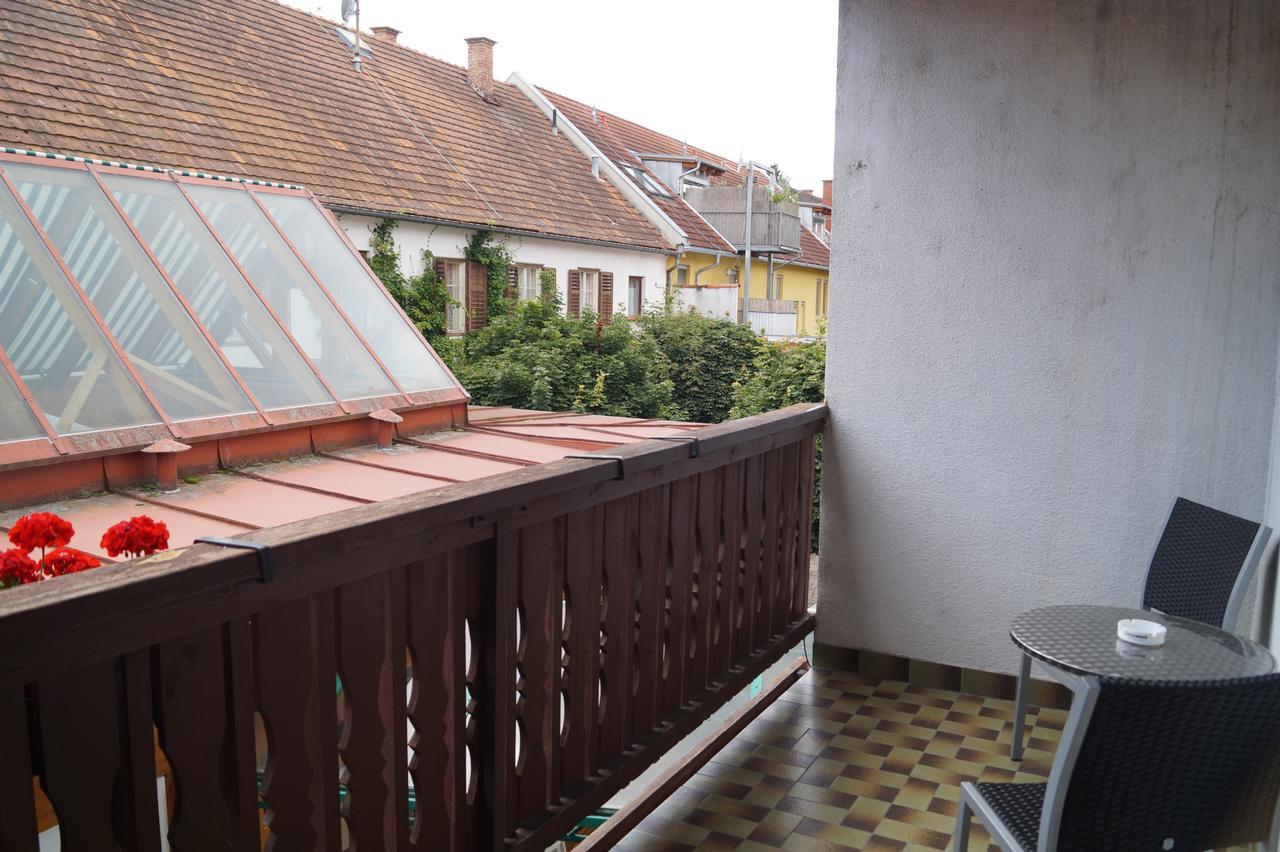 Burgau Gasthof Zum Hirschen מראה חיצוני תמונה